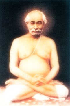 Лахири Махасайя обучался у Бабаджи, аватара Шивы, и был учителем Шри Юктешвара, который в свою очередь обучал Парамахансу Йогананду.